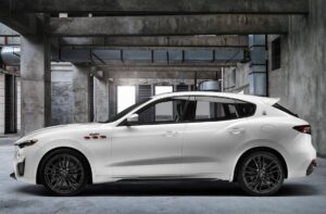 Lees meer over het artikel Schildersbedrijf Klaver zet in op luxe: compleet wagenpark vernieuwd met Maserati Levante